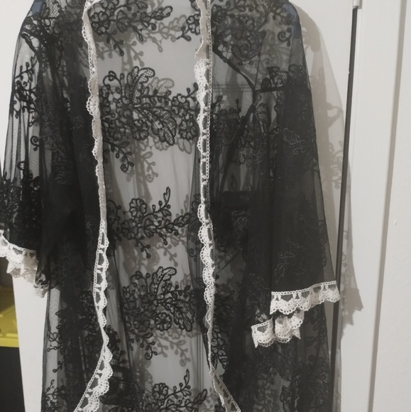 Lacey sheer LuLaRoe kimono plus sizes 1x 2x - Picture 2 of 2